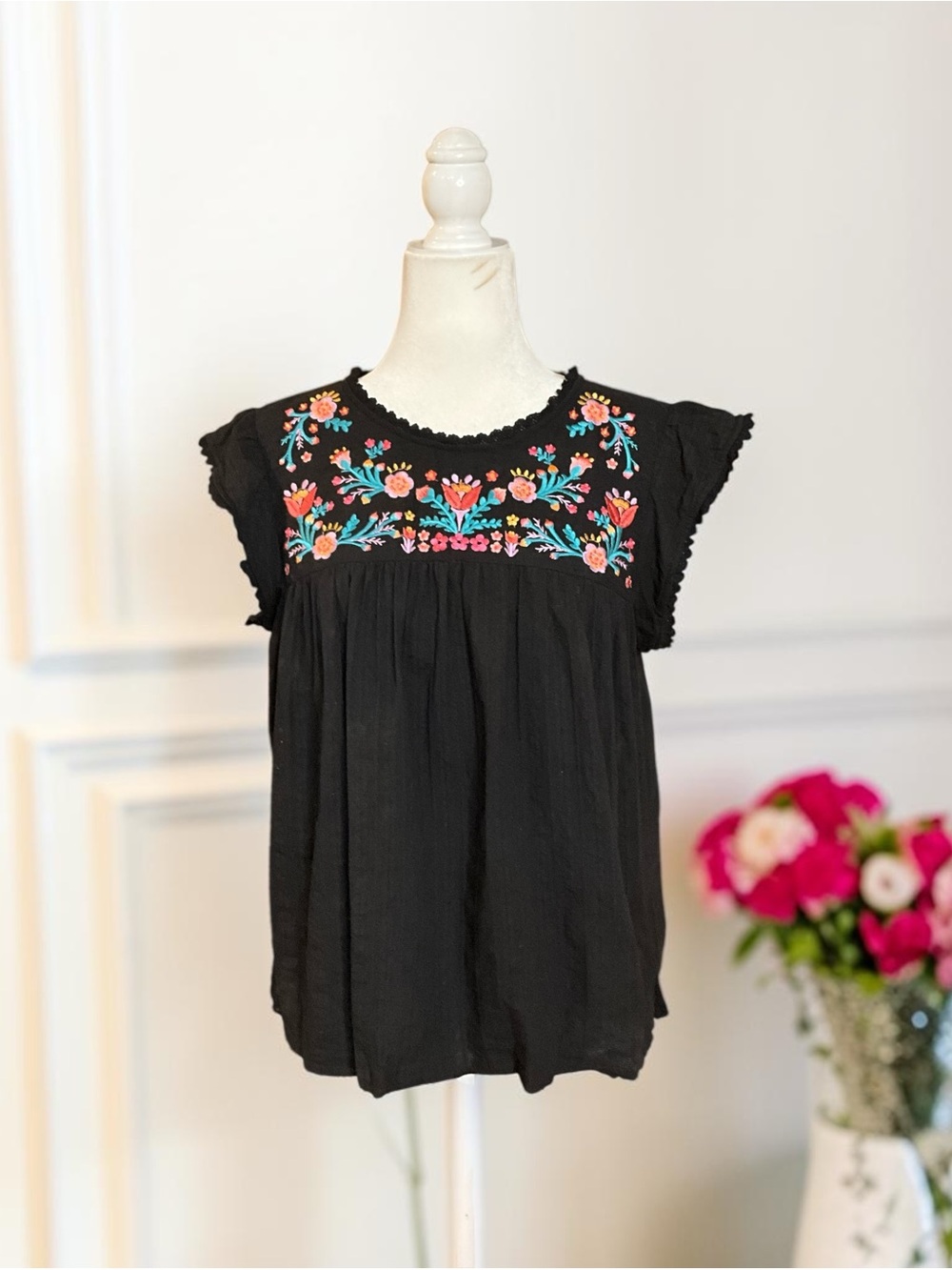 Savanna Jane Black Embroidered Flutter-Sleeve Blouse, size L